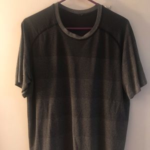Lululemon T-Shirt Size L Black Grey